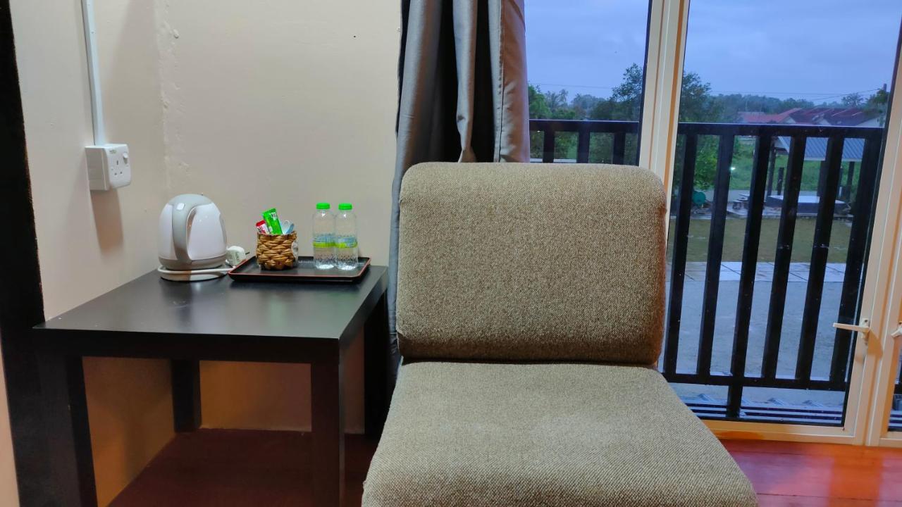 Aleesa Roomstay Pasir Puteh Esterno foto