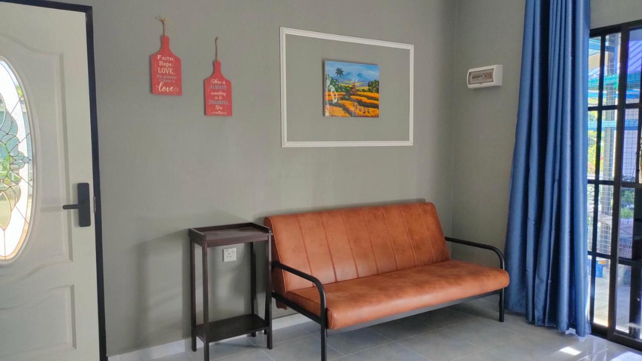 Aleesa Roomstay Pasir Puteh Esterno foto