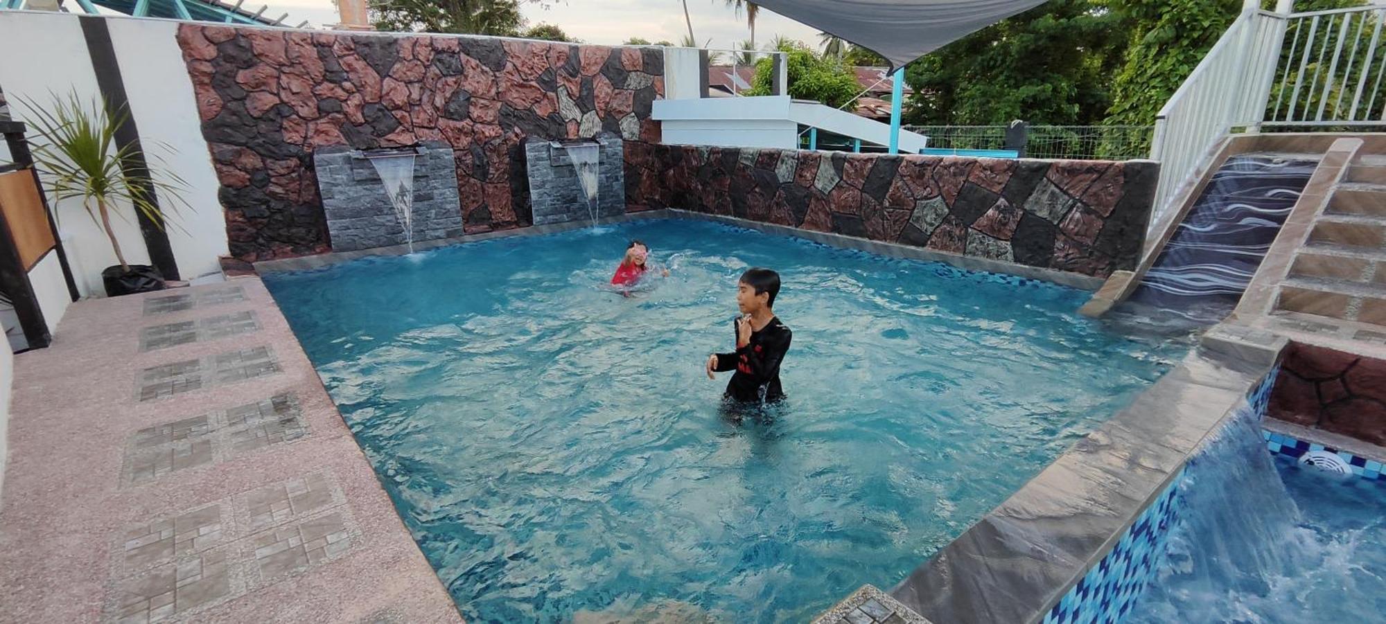 Aleesa Roomstay Pasir Puteh Esterno foto